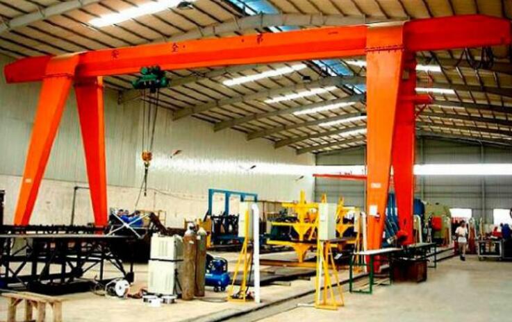 門式(shi)起重機(ji)安裝注(zhù)意事項(xiang)