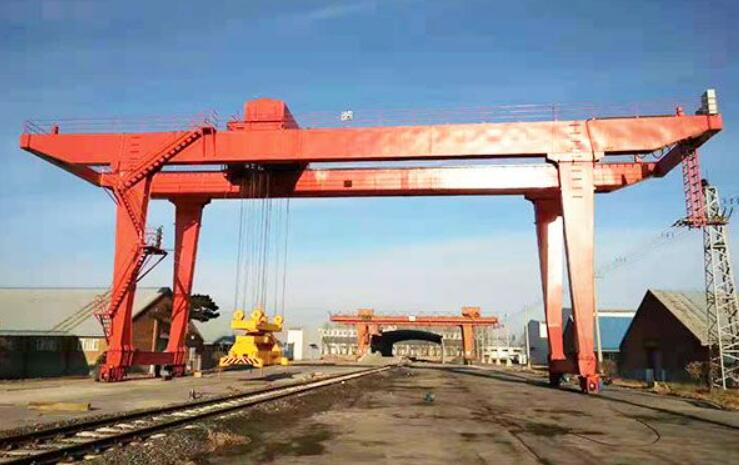 集裝箱龍(long)門吊