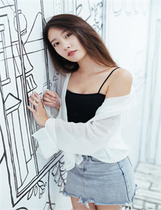 美女裸身照(无内衣)动态图-yesewangchao